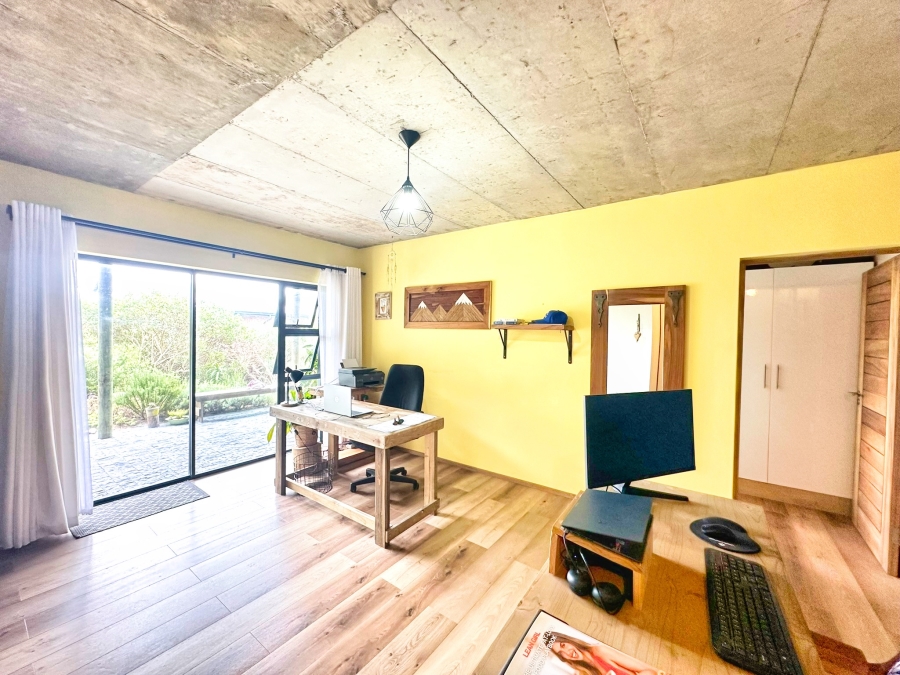 5 Bedroom Property for Sale in Cola Beach Western Cape